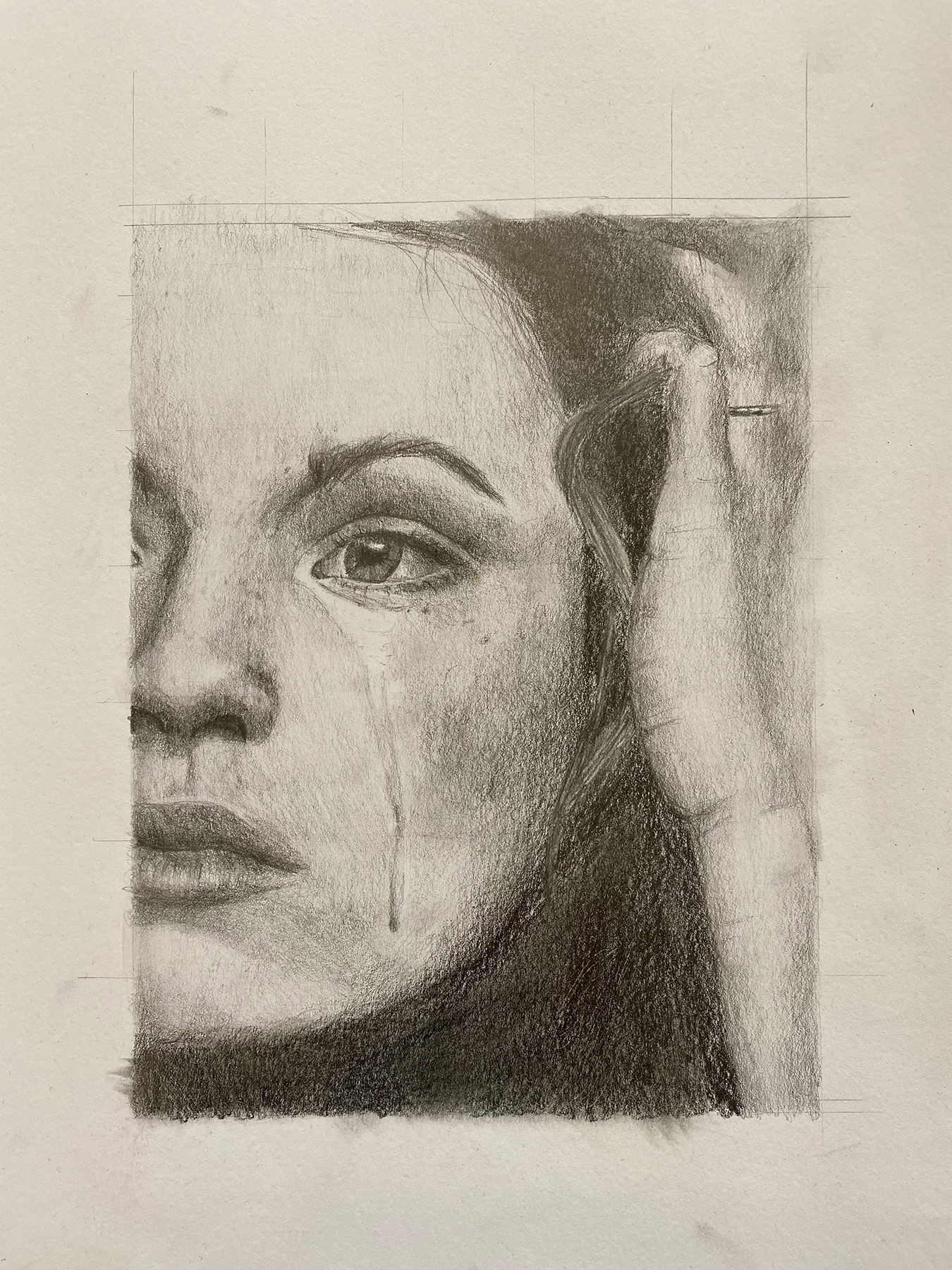 Bleistiftmalerei junge Frau mit Träne, die über die Wange läuft