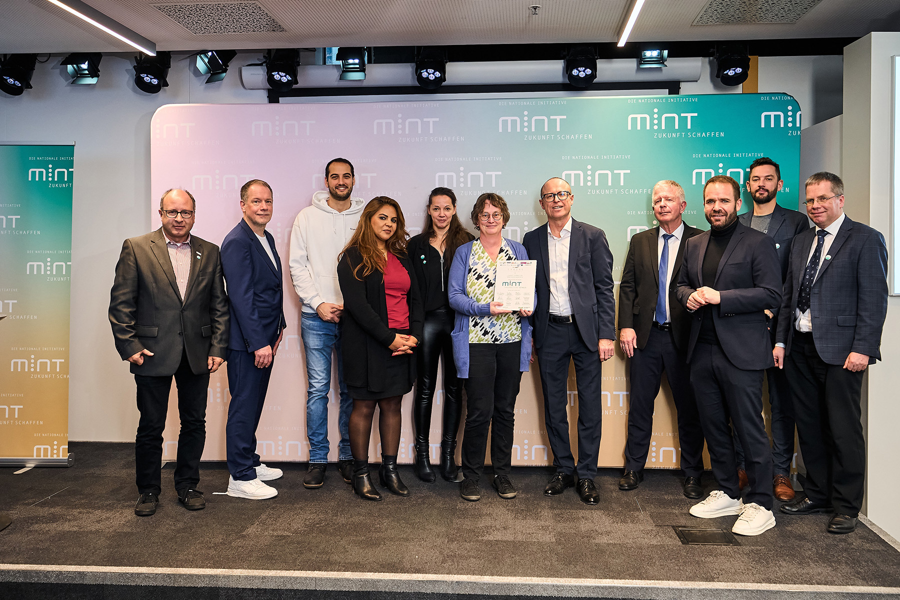 Die Preisträger beim Gruppenfoto